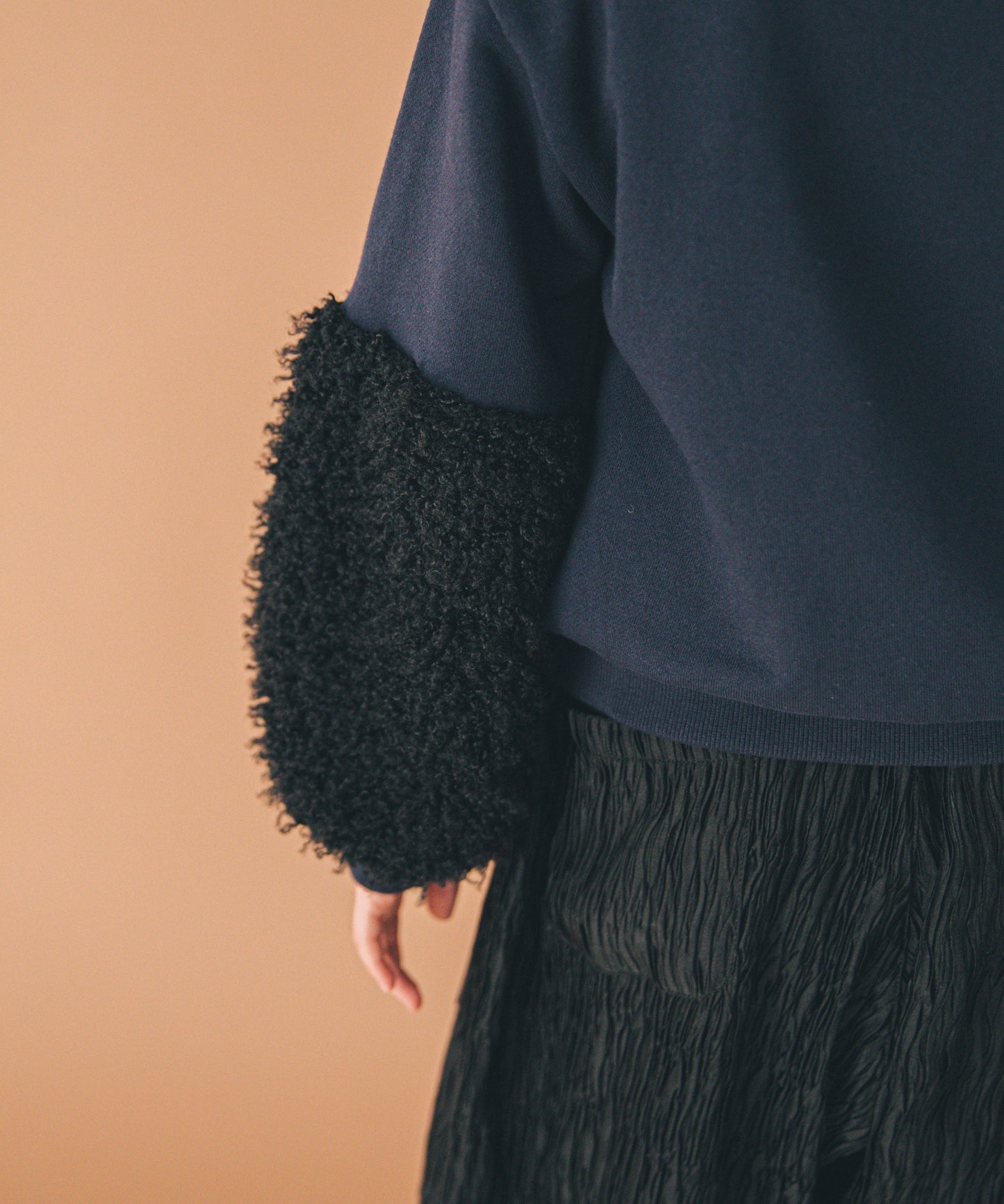 ボア袖NEKO刺繍トレーナー