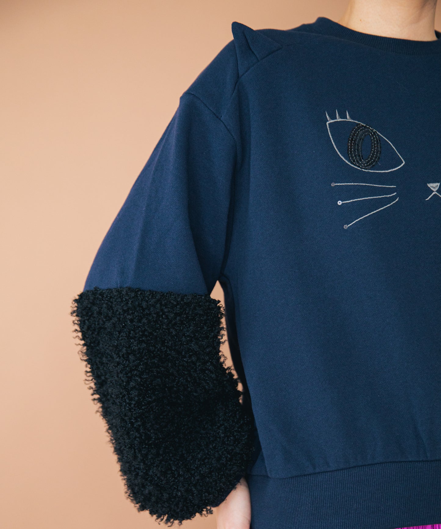 ボア袖NEKO刺繍トレーナー ladies