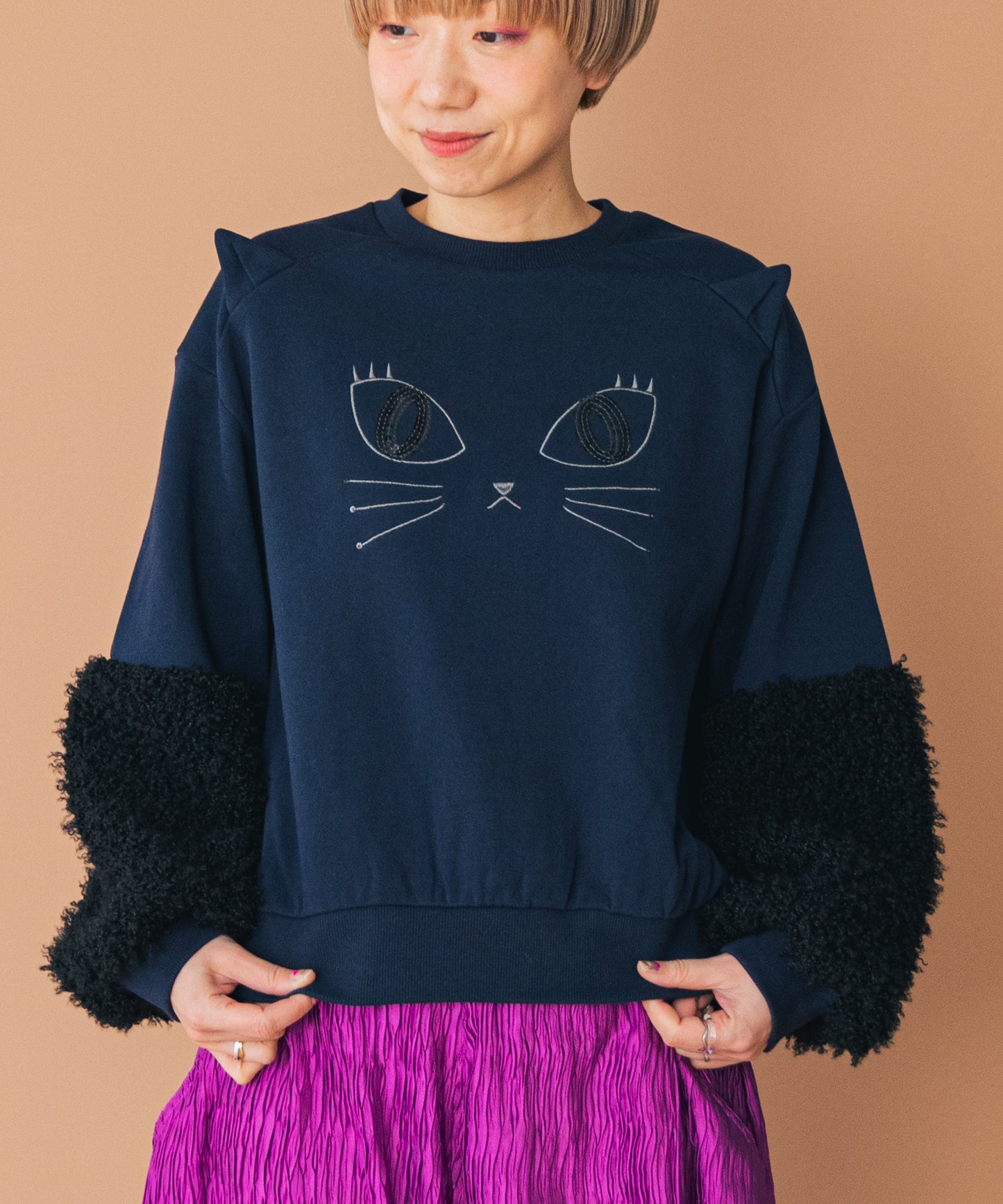 ボア袖NEKO刺繍トレーナー ladies