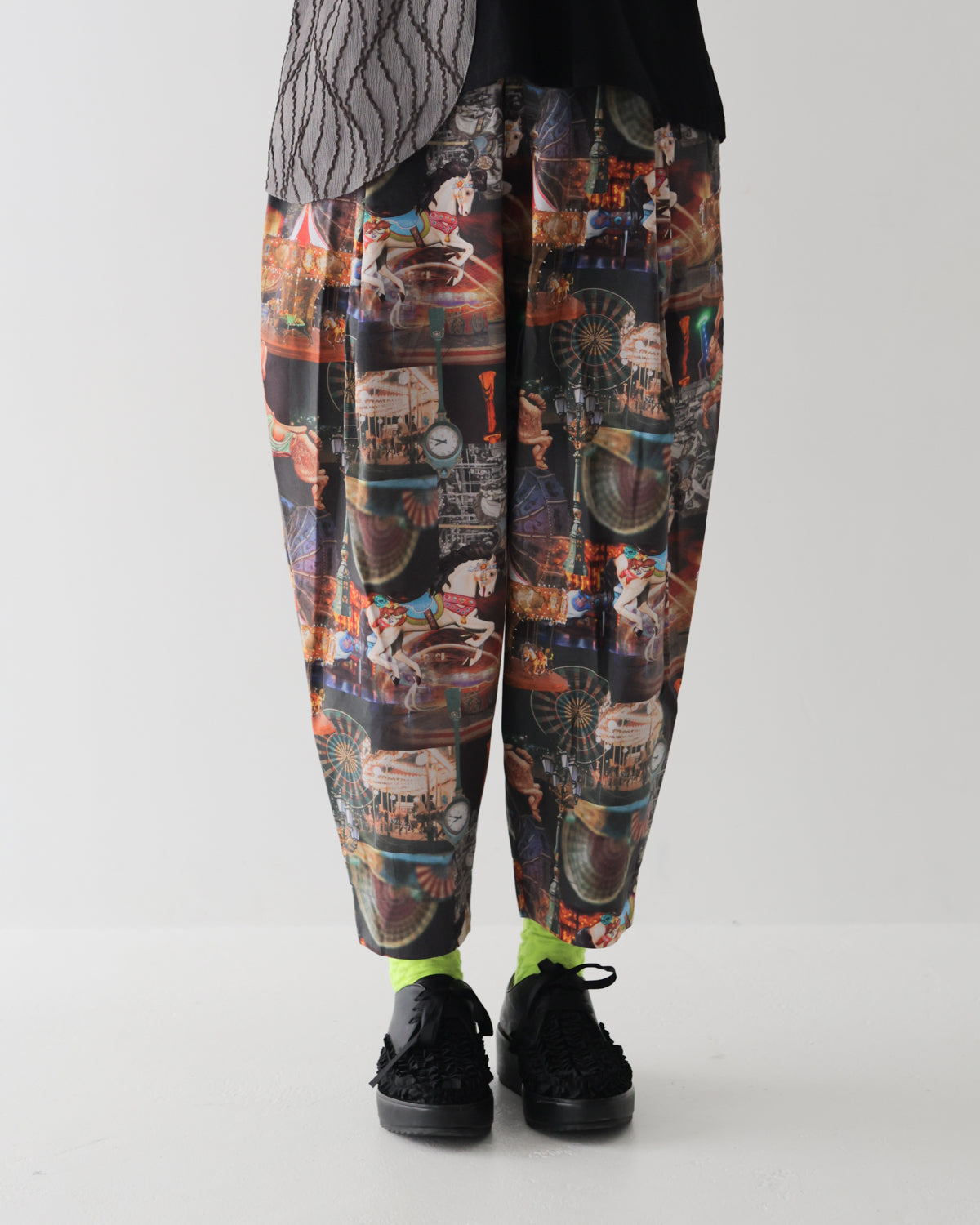 メリーゴーランド柄テーパードパンツ ladies    [250-0901-2]