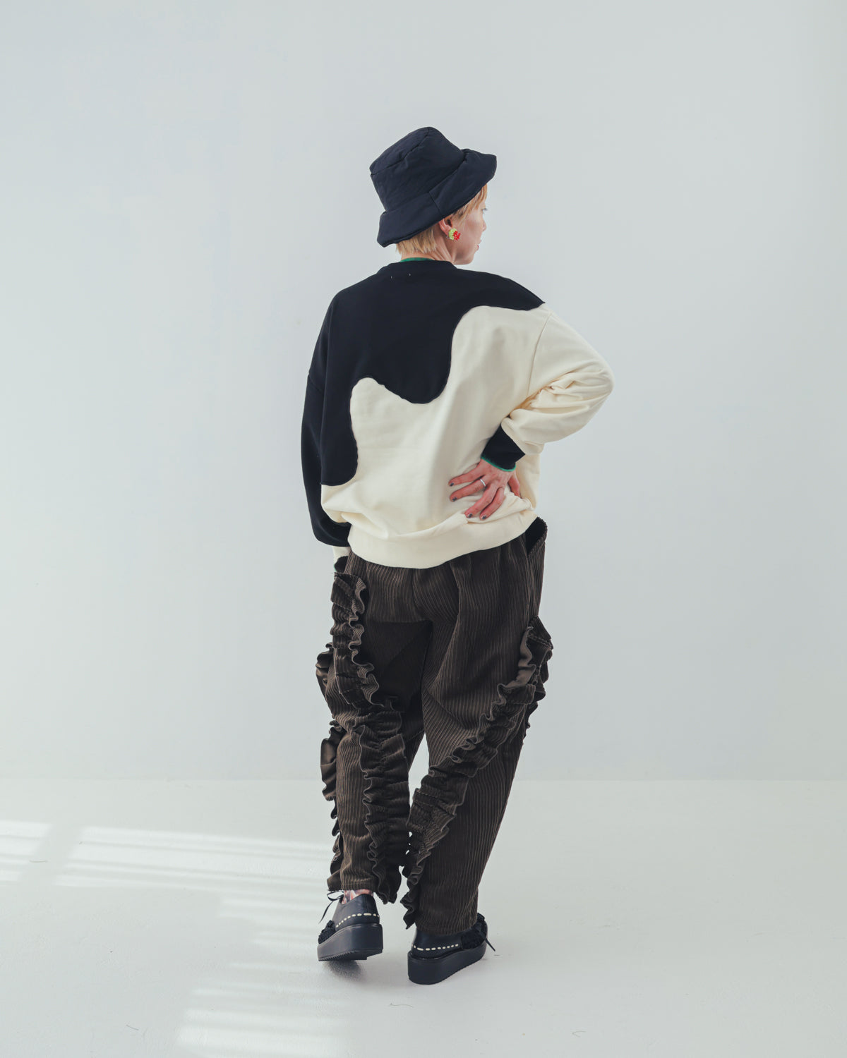 コーデュロイアシメフリルパンツ ladies   [352-0909-2]
