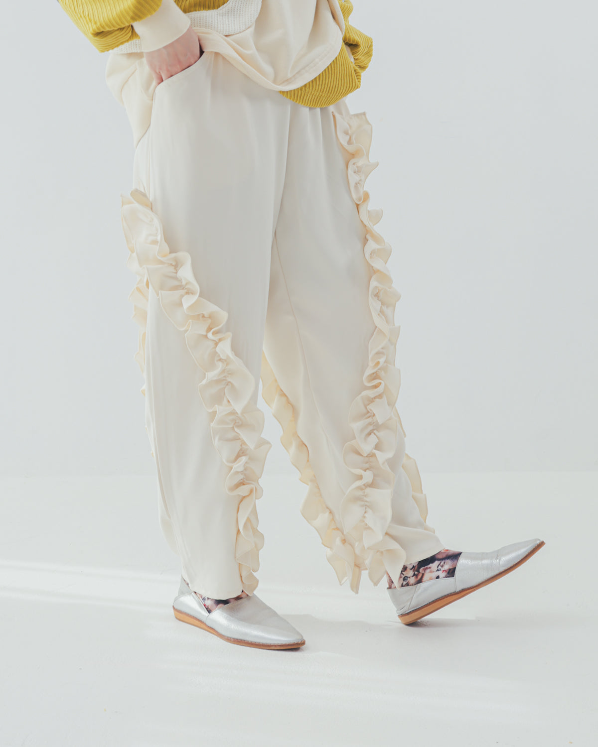 unica チェックアシメフリルパンツ　レディース オフホワイト BOTTOMS – UNICA